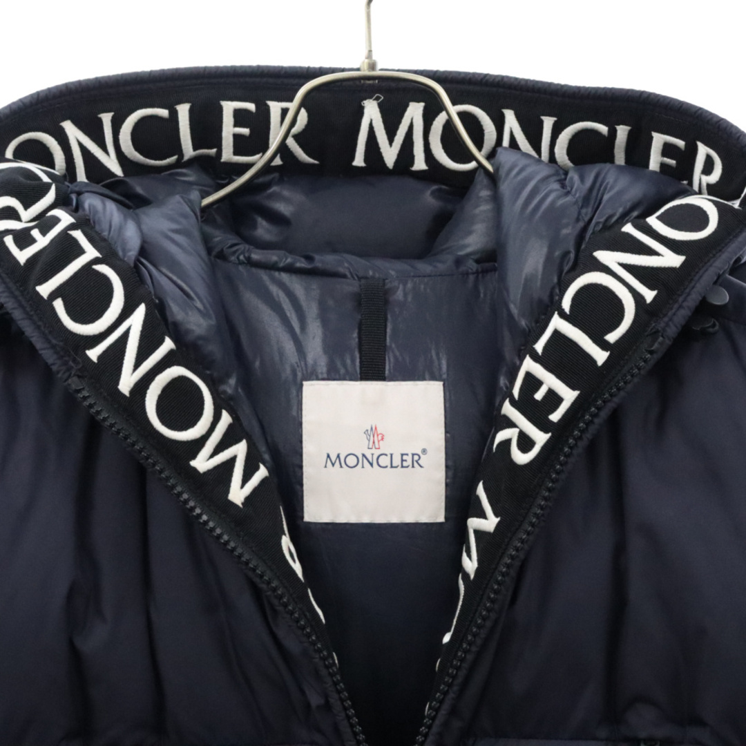 MONCLER(モンクレール)のMONCLER モンクレール MONTCLA GIUBBOTTO モンクラー ロゴテープ ジップフーデッド ダウンジャケット F20911B56900 C0300 ネイビー メンズのジャケット/アウター(ダウンジャケット)の商品写真