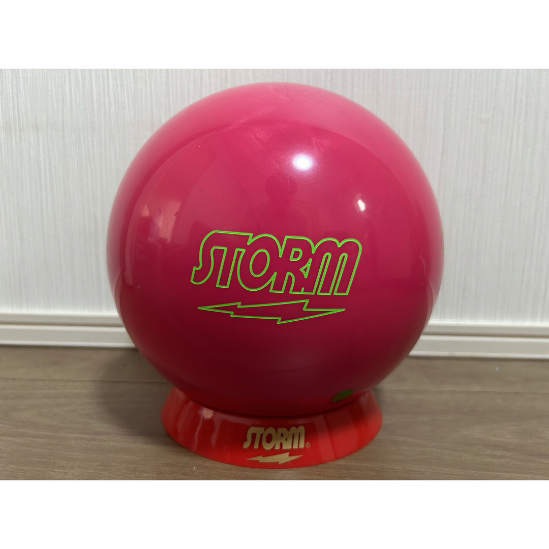 送料込み【新品】マーヴェル・マックス・ピンク　ストーム　14ポンド5オンス 2 スポーツ/アウトドアのスポーツ/アウトドア その他(ボウリング)の商品写真