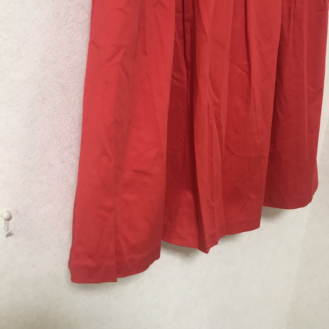 GU(ジーユー)の未使用タグ付き　GU ジーユー　タックスカート　レディース　大きめXLサイズ レディースのスカート(ひざ丈スカート)の商品写真
