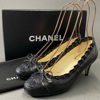 シャネル(CHANEL)の2d21 CHANEL シャネル 13P ココマーク フリンジ リボン パンプス 36 ブラック レザー シューズ イタリア製 箱付(ハイヒール/パンプス)