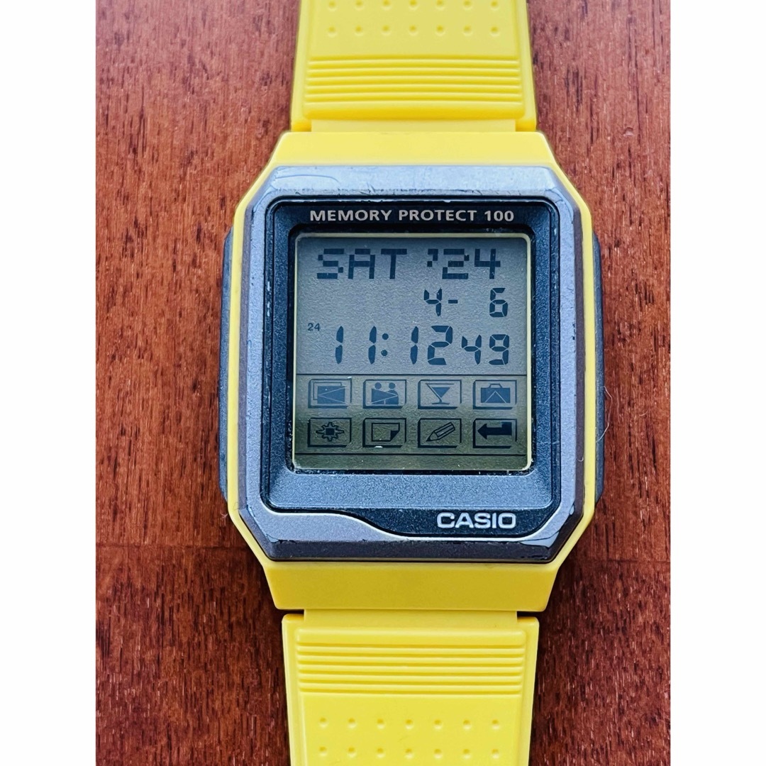 CASIO(カシオ)のカシオ  データバンク インビジブルマシーン タッチパネル　イエロー　電池交換済 メンズの時計(腕時計(デジタル))の商品写真