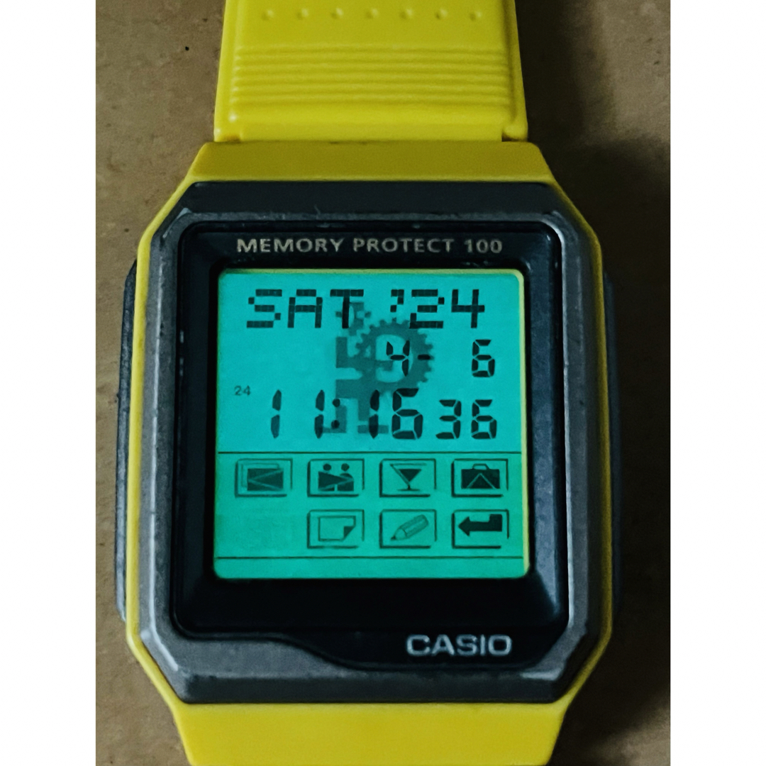 CASIO(カシオ)のカシオ  データバンク インビジブルマシーン タッチパネル　イエロー　電池交換済 メンズの時計(腕時計(デジタル))の商品写真