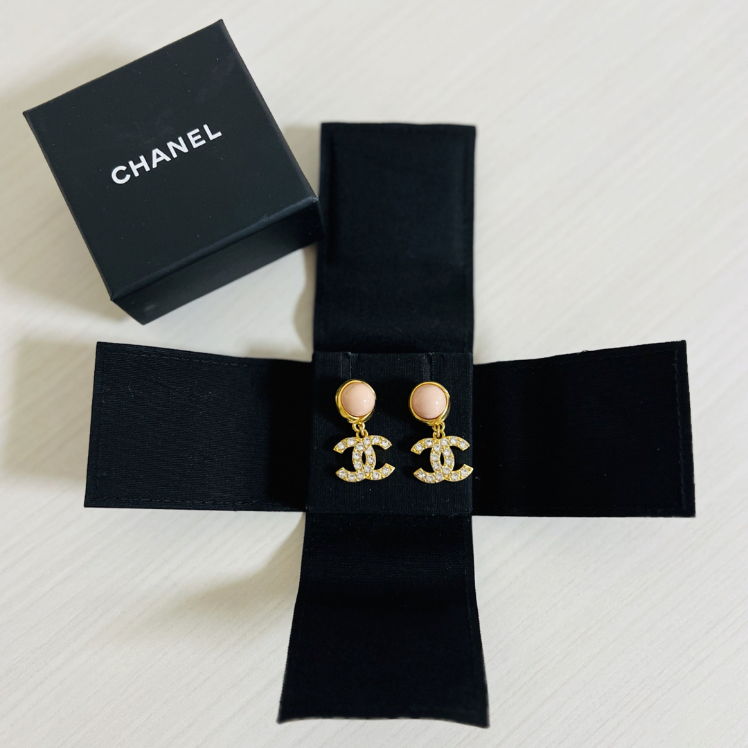 CHANEL(シャネル)のシャネル CHANEL ピアス ゴールド ピンク ココマーク ラインストーン  レディースのアクセサリー(ピアス)の商品写真