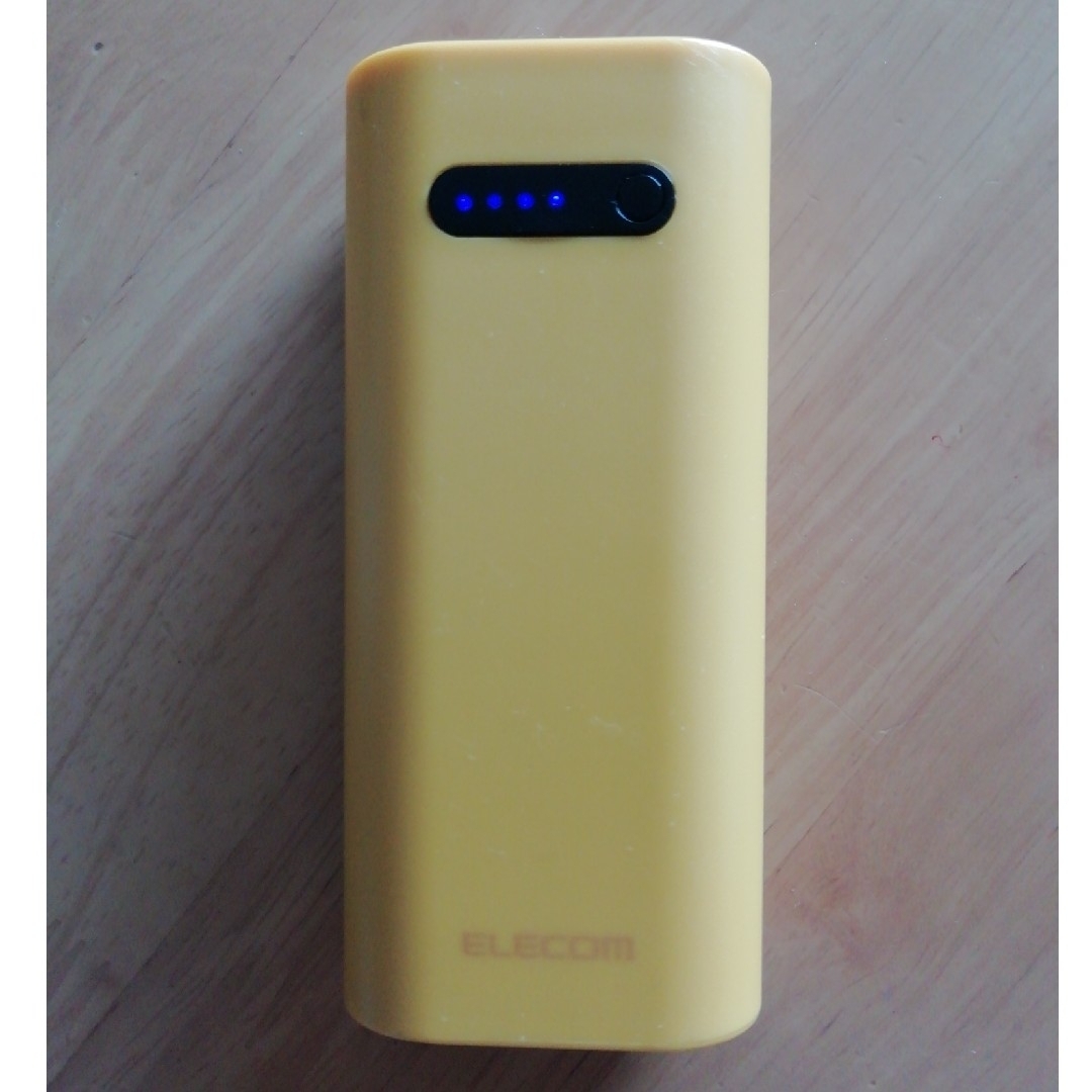 ELECOM(エレコム)の【送料無料】エレコム モバイルバッテリーDE-M01L-6400 2個セット スマホ/家電/カメラのスマートフォン/携帯電話(バッテリー/充電器)の商品写真