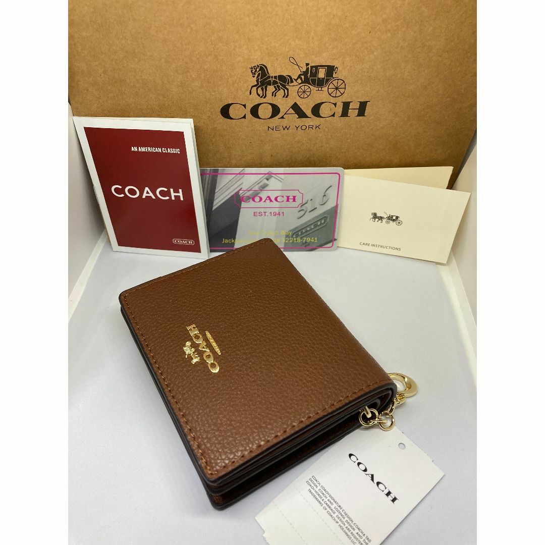 COACH(コーチ)のCOACH　コーチ　C2862　二つ折り財布　Cチャーム　スモールウォレット レディースのファッション小物(財布)の商品写真