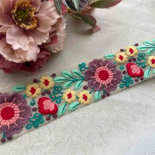 no.195  紫　インド刺繍リボン(生地/糸)