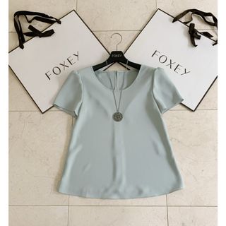 フォクシー(FOXEY)のFOXEY PETIT CLOCHE ブラウス(シャツ/ブラウス(半袖/袖なし))