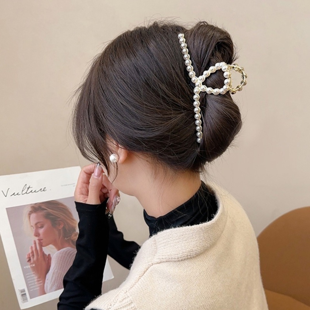 【未使用品】 大きい ヘアクリップ パール キラキラ クリップ まとめ髪  韓国 レディースのヘアアクセサリー(バレッタ/ヘアクリップ)の商品写真