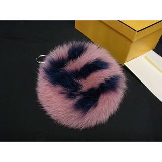 ■極美品■ FENDI フェンディ ファー イニシャル ポンポンチャーム キーホルダー バッグチャーム ピンク系×ブルー系 FC0096