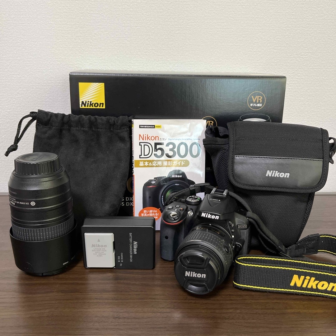 Nikon(ニコン)のNikon D5300 ダブルズームキット BLACK スマホ/家電/カメラのカメラ(デジタル一眼)の商品写真