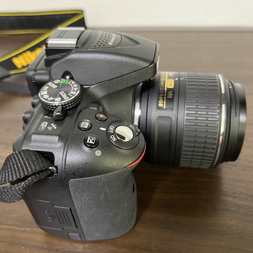 Nikon(ニコン)のNikon D5300 ダブルズームキット BLACK スマホ/家電/カメラのカメラ(デジタル一眼)の商品写真