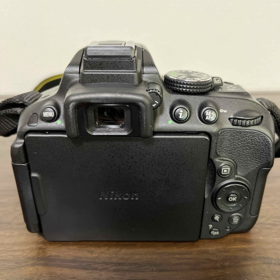 Nikon(ニコン)のNikon D5300 ダブルズームキット BLACK スマホ/家電/カメラのカメラ(デジタル一眼)の商品写真