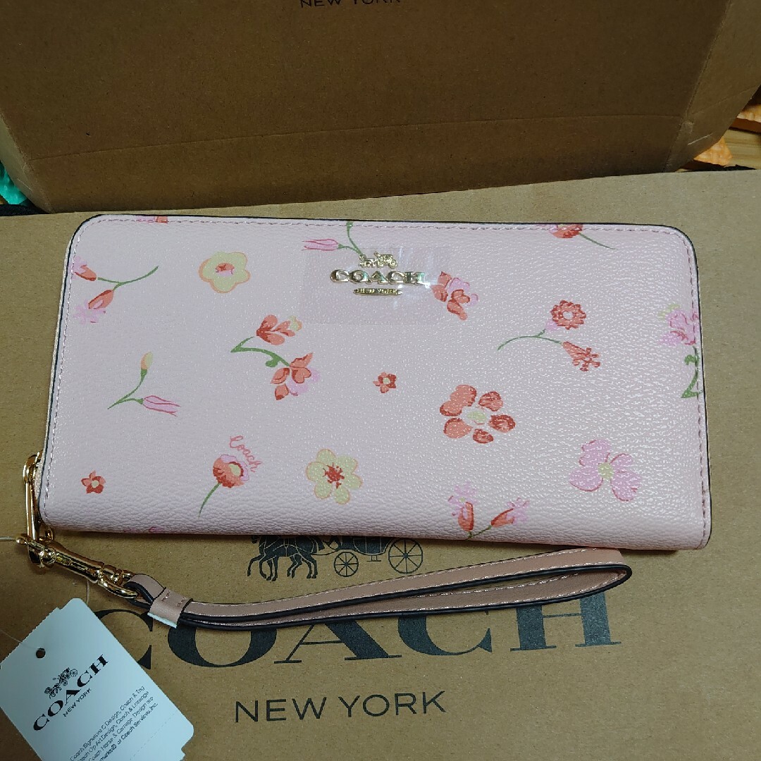 COACH(コーチ)のCOACH　新品　未使用　レディース　ピンク　花柄 レディースのファッション小物(財布)の商品写真
