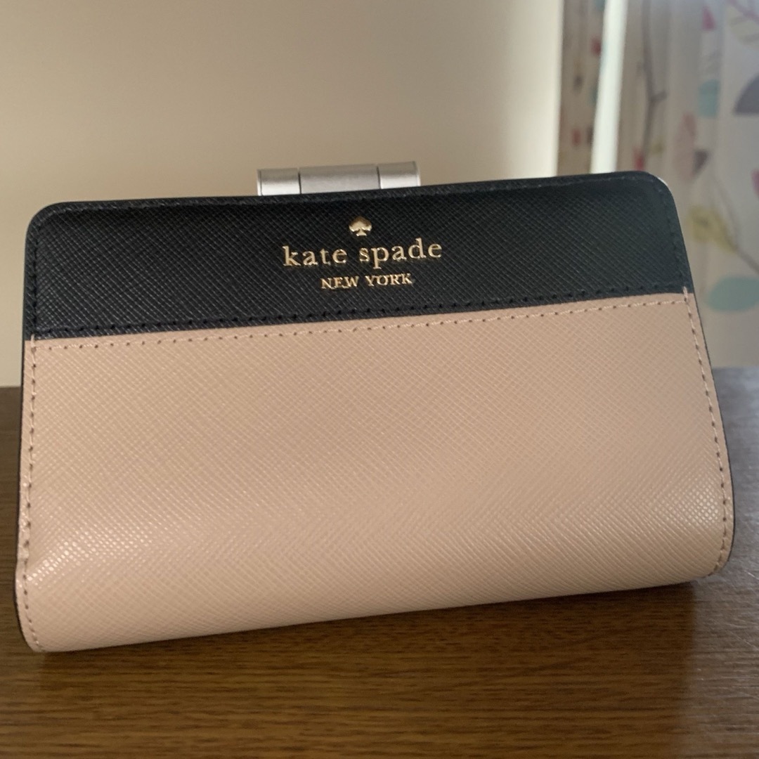 kate spade new york(ケイトスペードニューヨーク)のケイトスペード　二つ折り財布 レディースのファッション小物(財布)の商品写真