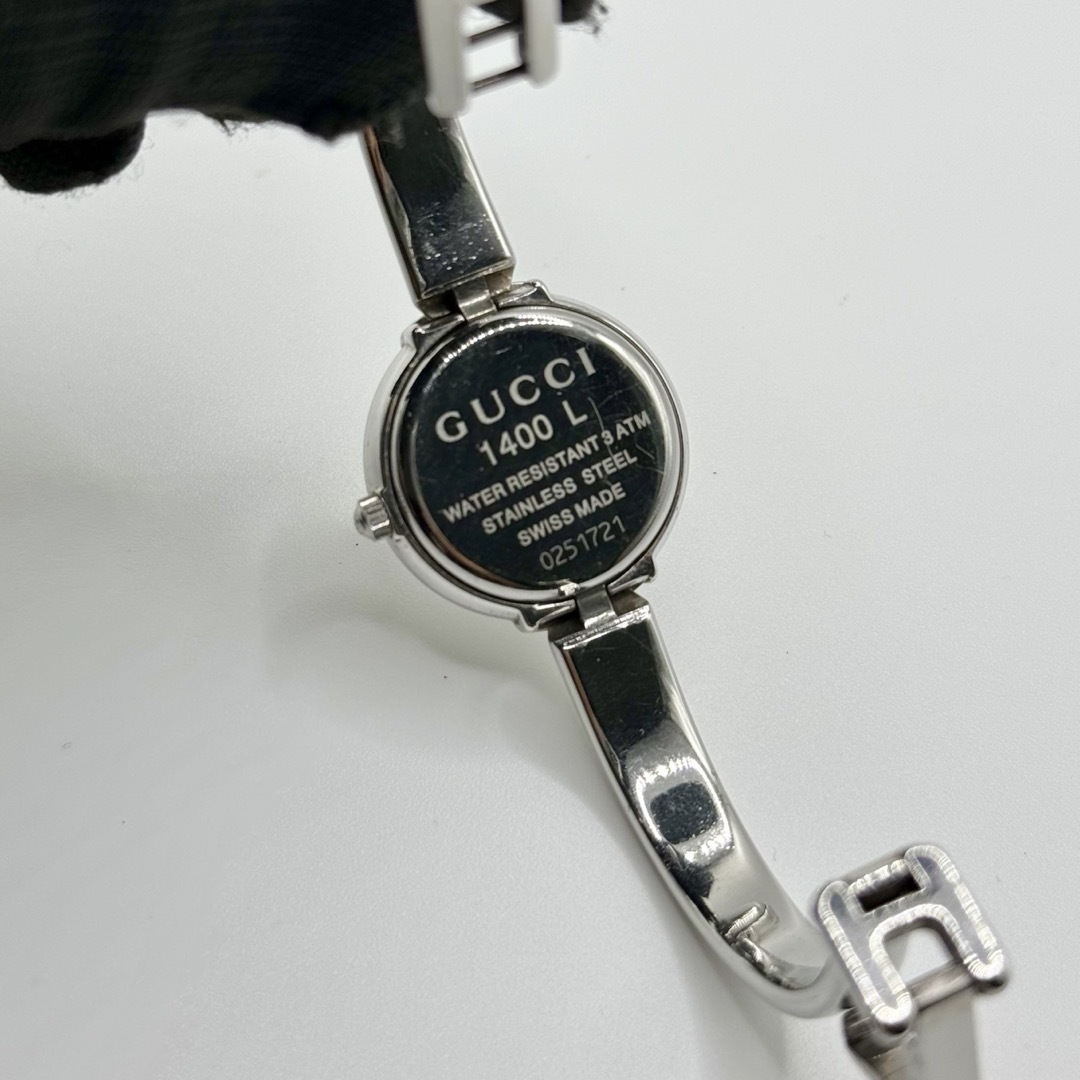 Gucci(グッチ)のGUCCI  グッチ 1400L シルバー文字盤 バングルウォッチラウンド腕時計 レディースのファッション小物(腕時計)の商品写真