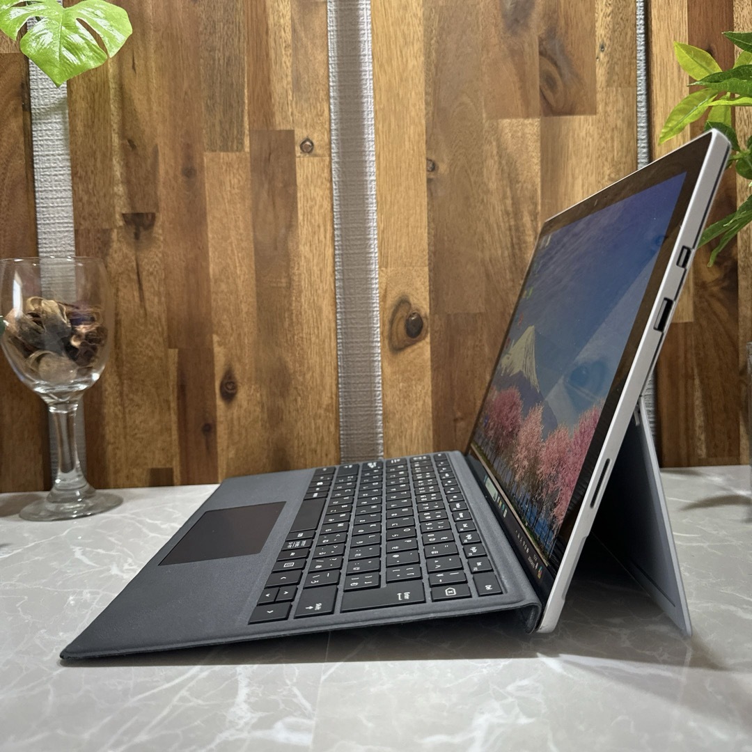 Microsoft(マイクロソフト)のSurface Pro 5 ☘️i5第7世代☘️メモリ4GB☘️SSD128GB スマホ/家電/カメラのPC/タブレット(ノートPC)の商品写真