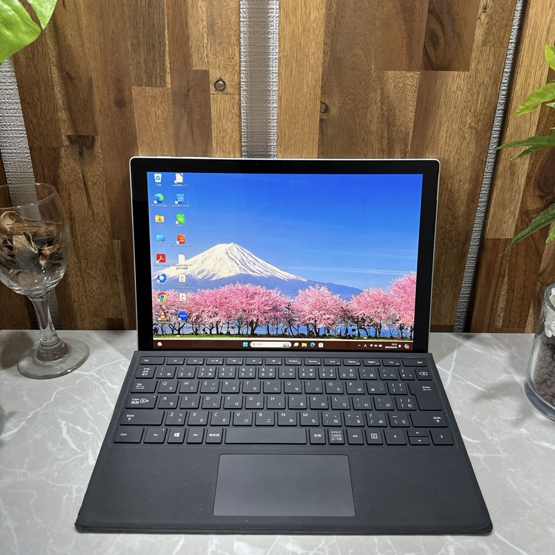 Microsoft(マイクロソフト)のSurface Pro 5 ☘️i5第7世代☘️メモリ4GB☘️SSD128GB スマホ/家電/カメラのPC/タブレット(ノートPC)の商品写真