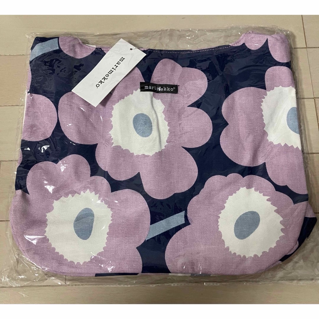 marimekko(マリメッコ)の新品　マリメッコ　ショルダーバッグ　ウニッコ柄　パープル×ネイビー　花柄 レディースのバッグ(ショルダーバッグ)の商品写真