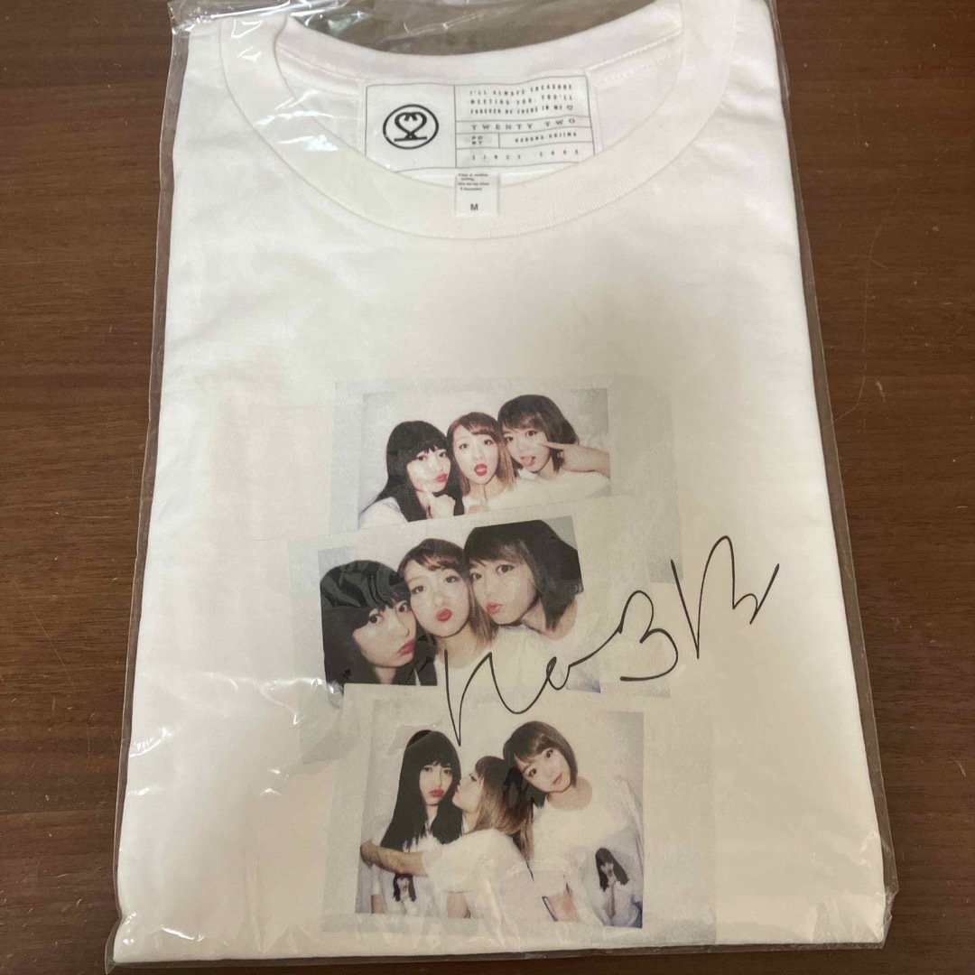 AKB48 homie  ホワイトTシャツ 小嶋陽菜  高橋みなみ 峯岸みなみ エンタメ/ホビーのタレントグッズ(アイドルグッズ)の商品写真