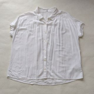 ユニクロ(UNIQLO)のユニクロ　シャツ　Mサイズ(シャツ/ブラウス(半袖/袖なし))