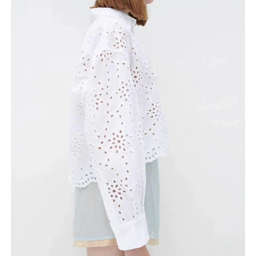 ZARA(ザラ)のザラ ZARA 花柄 刺繍シャツ 長袖トップス カットソー レース ブラウス 白 レディースのトップス(シャツ/ブラウス(長袖/七分))の商品写真