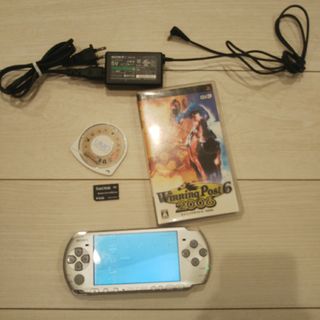 超美品⭐️psp3000本体。シルバー。純正バッテリー、ゲーム、メモリー、充電器(携帯用ゲーム機本体)