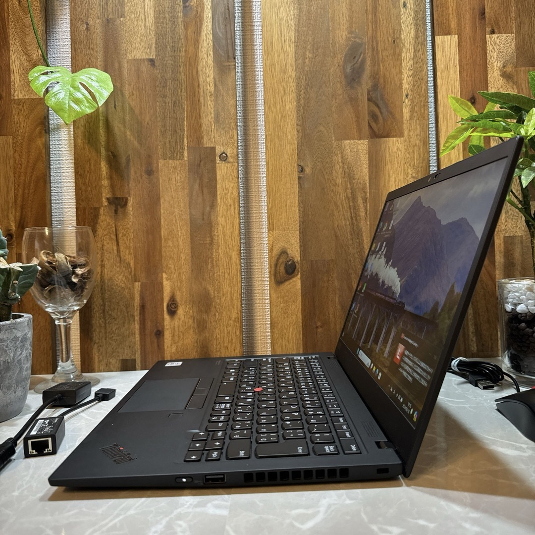 Lenovo(レノボ)のThinkpad X1 Carbon☘️SSD256GB/i5第10世代☘️ スマホ/家電/カメラのPC/タブレット(ノートPC)の商品写真