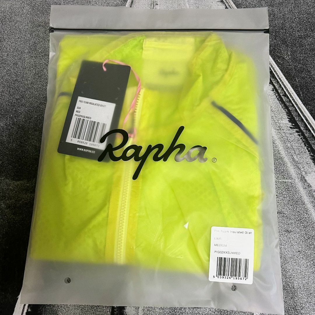 新品 Rapha メンズ プロチーム インサレーティッド ジレ Mサイズ ライム スポーツ/アウトドアの自転車(ウエア)の商品写真