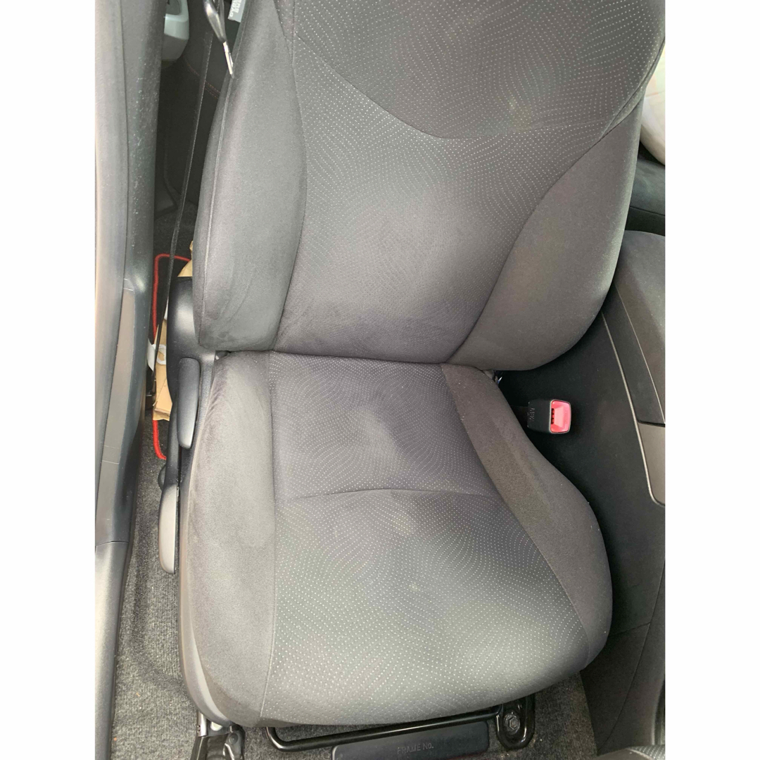 TOYOTA genuine 30prius front seat set. 自動車/バイクの自動車(車種別パーツ)の商品写真