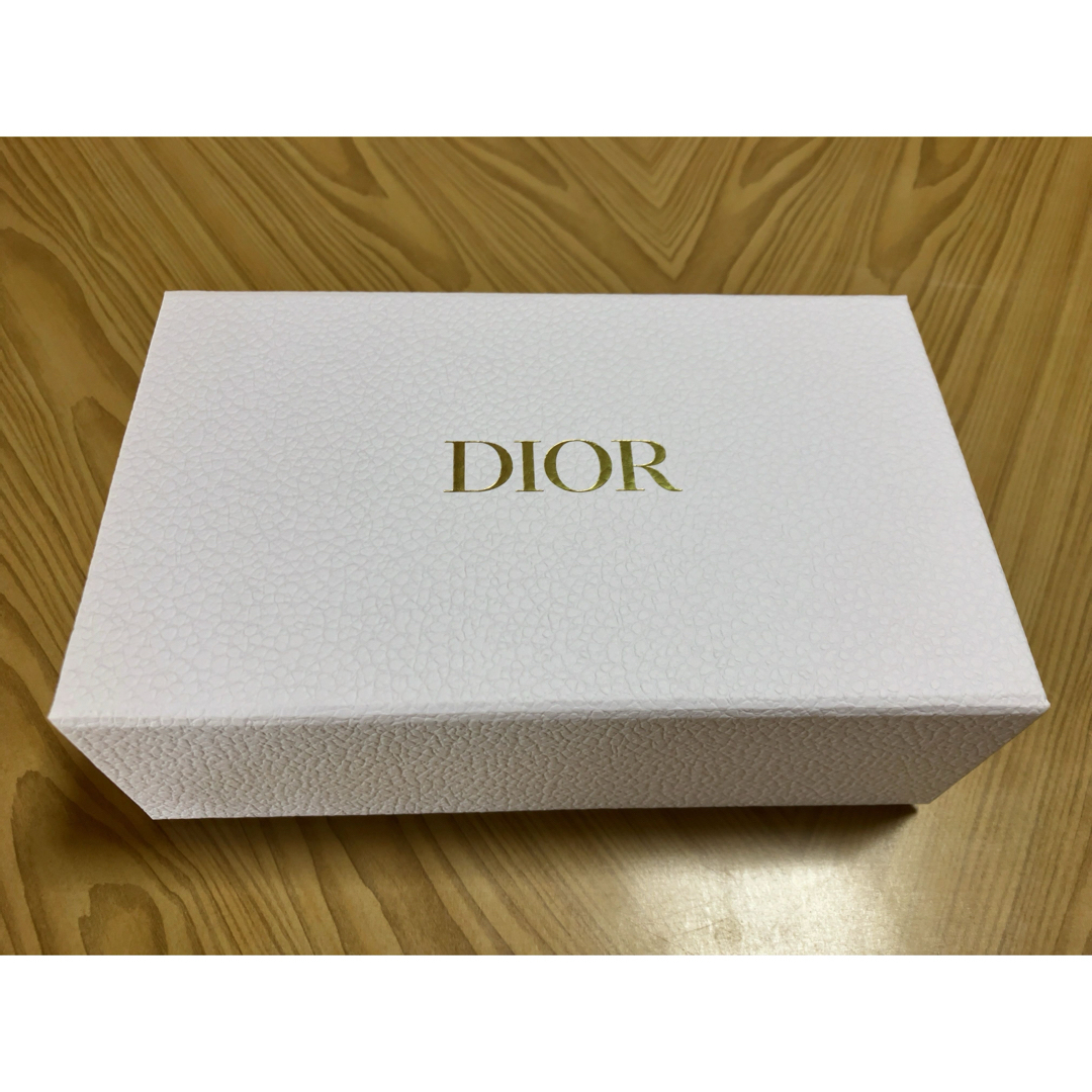 Dior(ディオール)の1011）【DIOR】ギフトボックス＆リボン（空箱／非売品） エンタメ/ホビーのコレクション(ノベルティグッズ)の商品写真