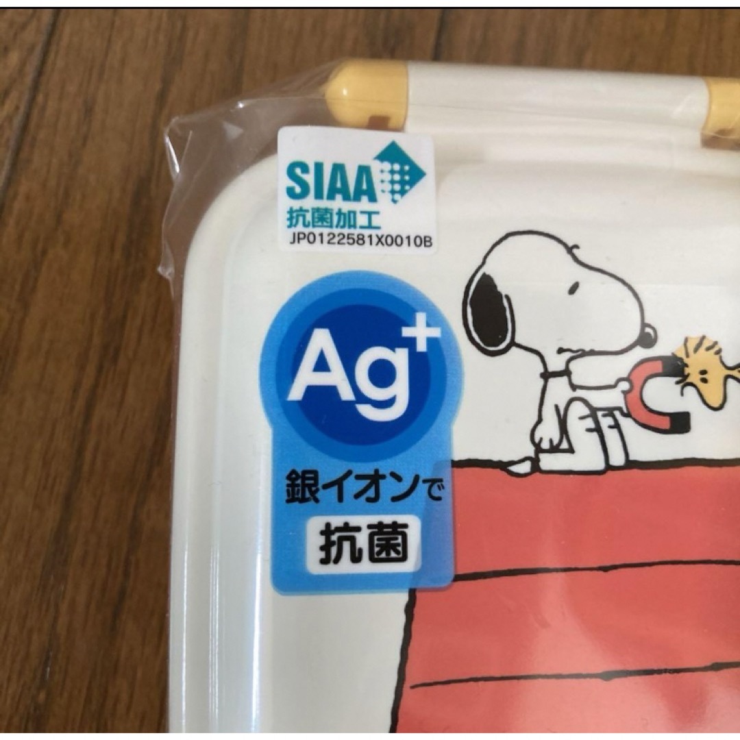 【新品】スヌーピー ランチボックス&ランチクロス2枚 インテリア/住まい/日用品のキッチン/食器(弁当用品)の商品写真