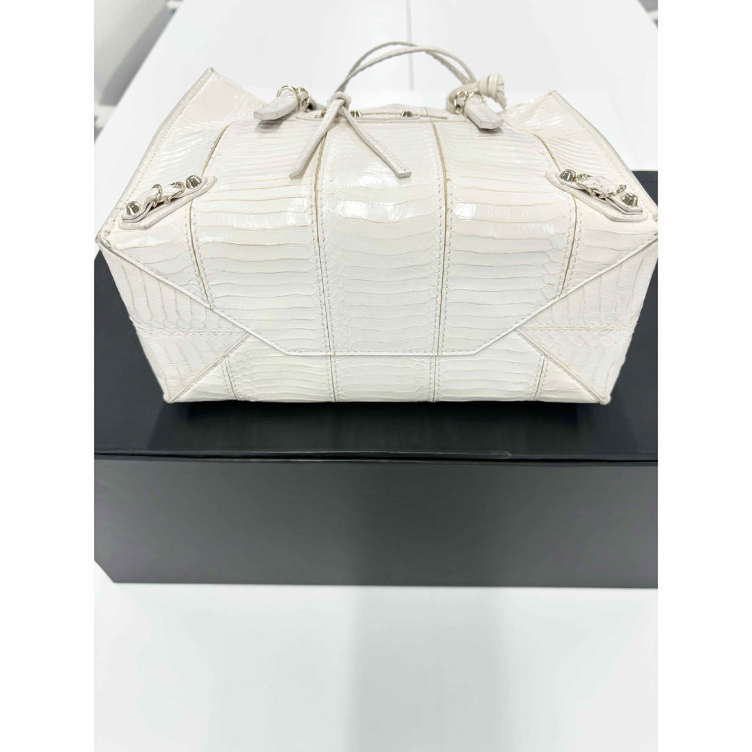 BALENCIAGA - 値下げ 美品!バレンシアガ ペーパーミニバッグ 白 BALENCIAGA - 値下げ 美品!バレンシアガ ペーパーミニバッグ 白