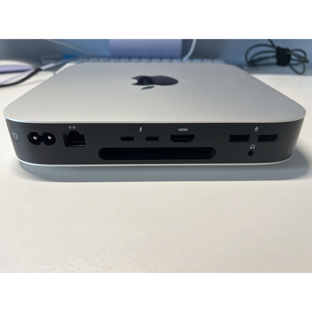 Apple(アップル)の美品　Mac mini M2 2023 A2686 スマホ/家電/カメラのPC/タブレット(ディスプレイ)の商品写真