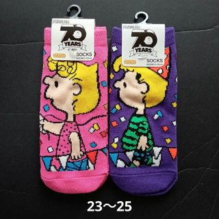 ⑩ SNOOPYの70周年記念ソックス、2足セット。【新品】