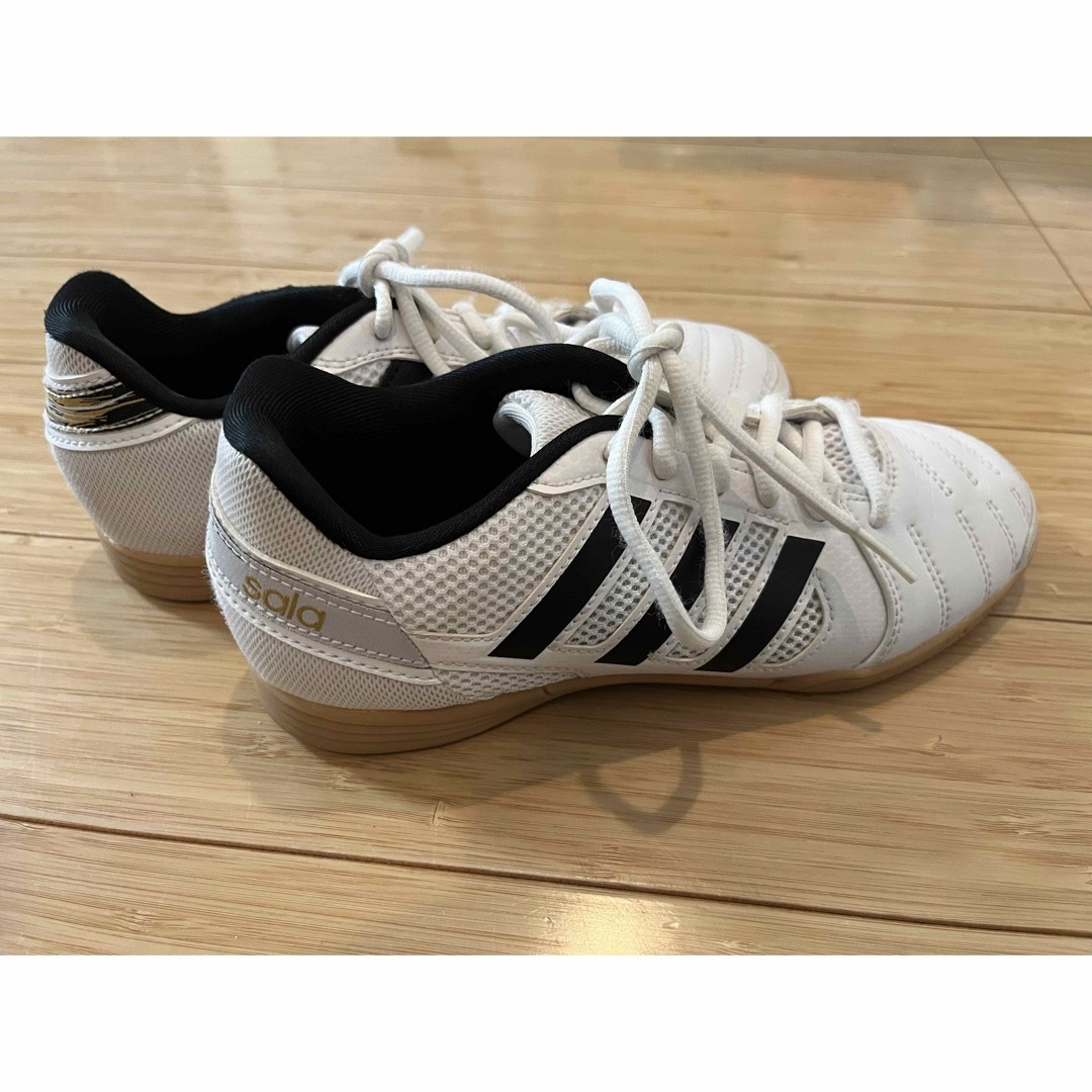 adidas(アディダス)のadidas Sala インドアシューズ　23cm スポーツ/アウトドアのサッカー/フットサル(シューズ)の商品写真