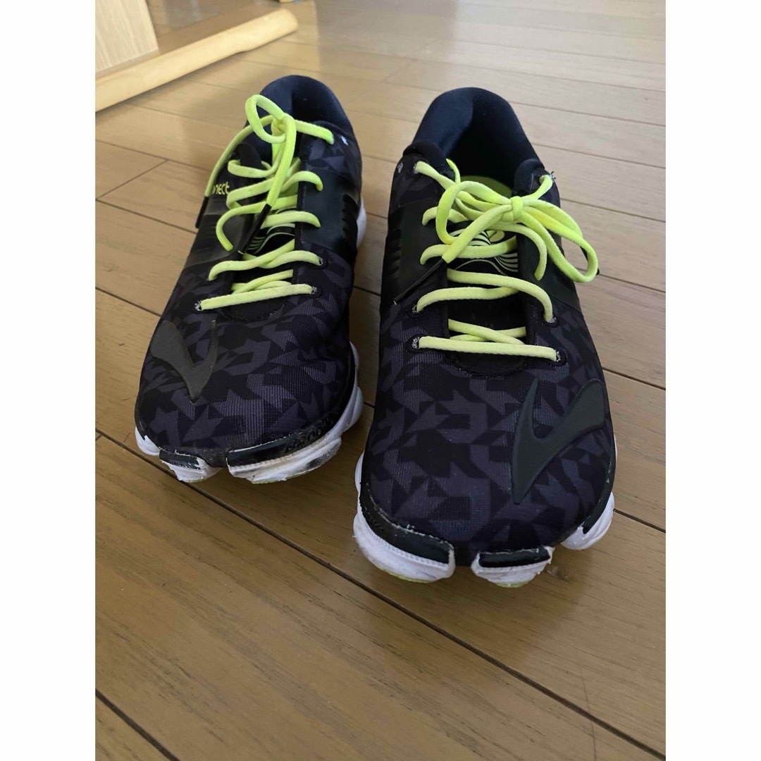 Brooks(ブルックス)のBROOKS PURE CONNECT4 スニーカー メンズの靴/シューズ(スニーカー)の商品写真