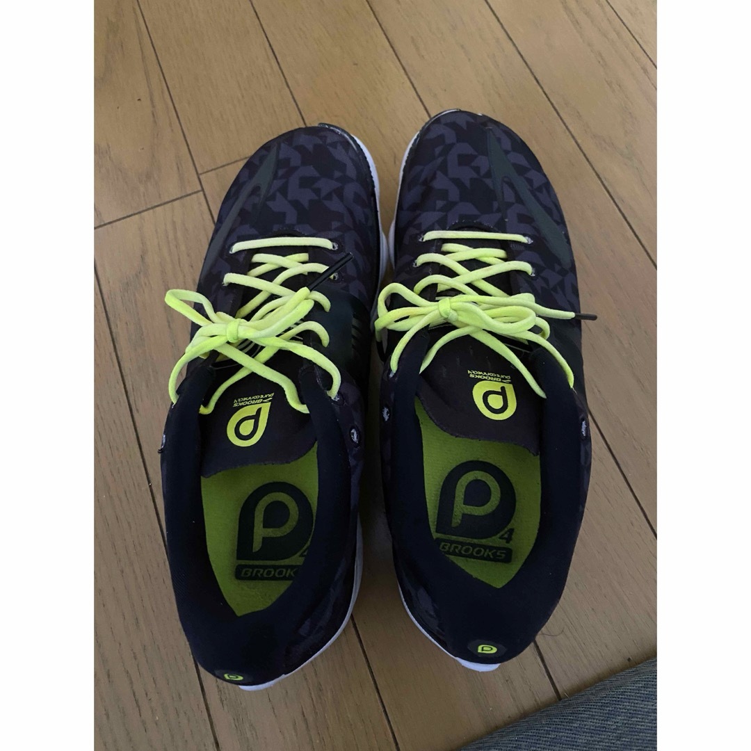 Brooks(ブルックス)のBROOKS PURE CONNECT4 スニーカー メンズの靴/シューズ(スニーカー)の商品写真