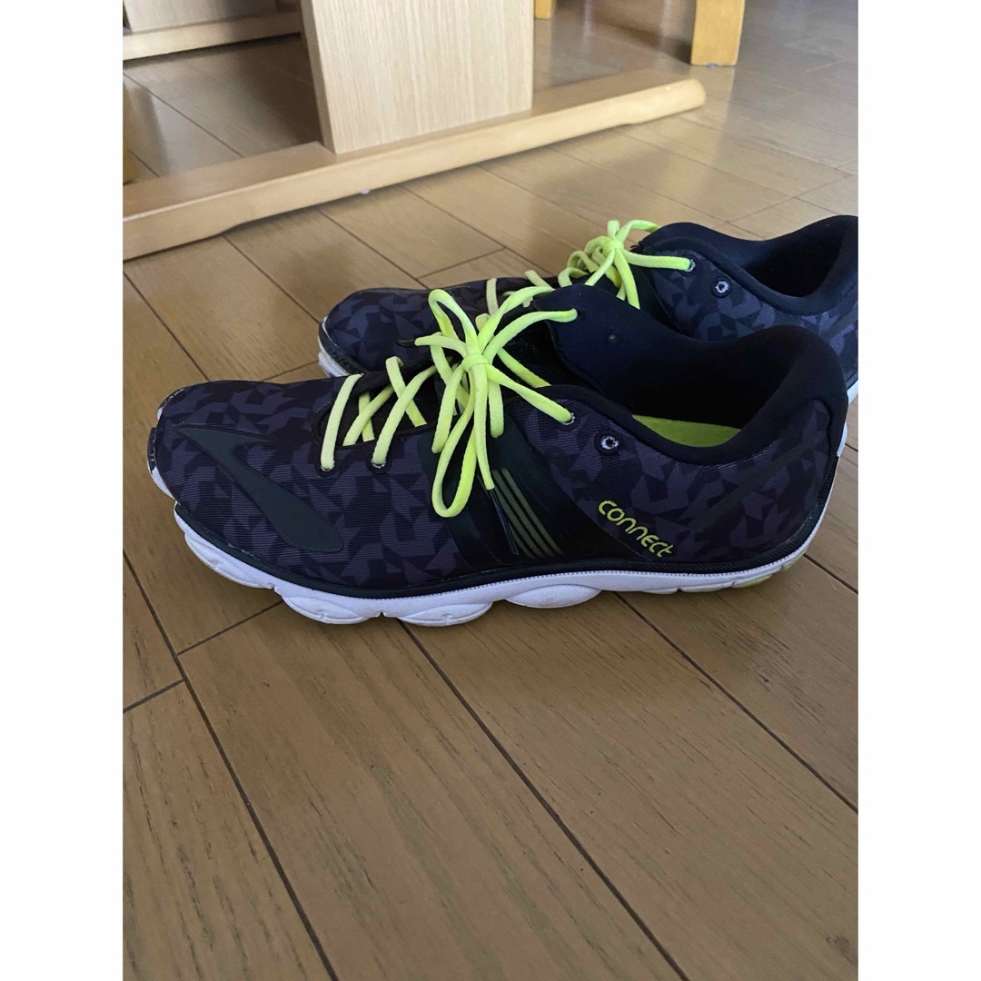 Brooks(ブルックス)のBROOKS PURE CONNECT4 スニーカー メンズの靴/シューズ(スニーカー)の商品写真