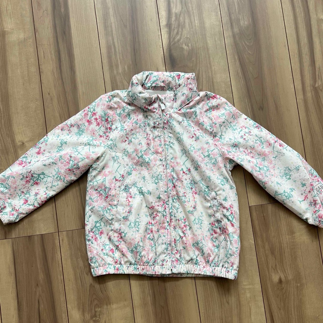 GAP Kids(ギャップキッズ)のgap ウインドブレーカー 110 キッズ/ベビー/マタニティのキッズ服女の子用(90cm~)(ジャケット/上着)の商品写真