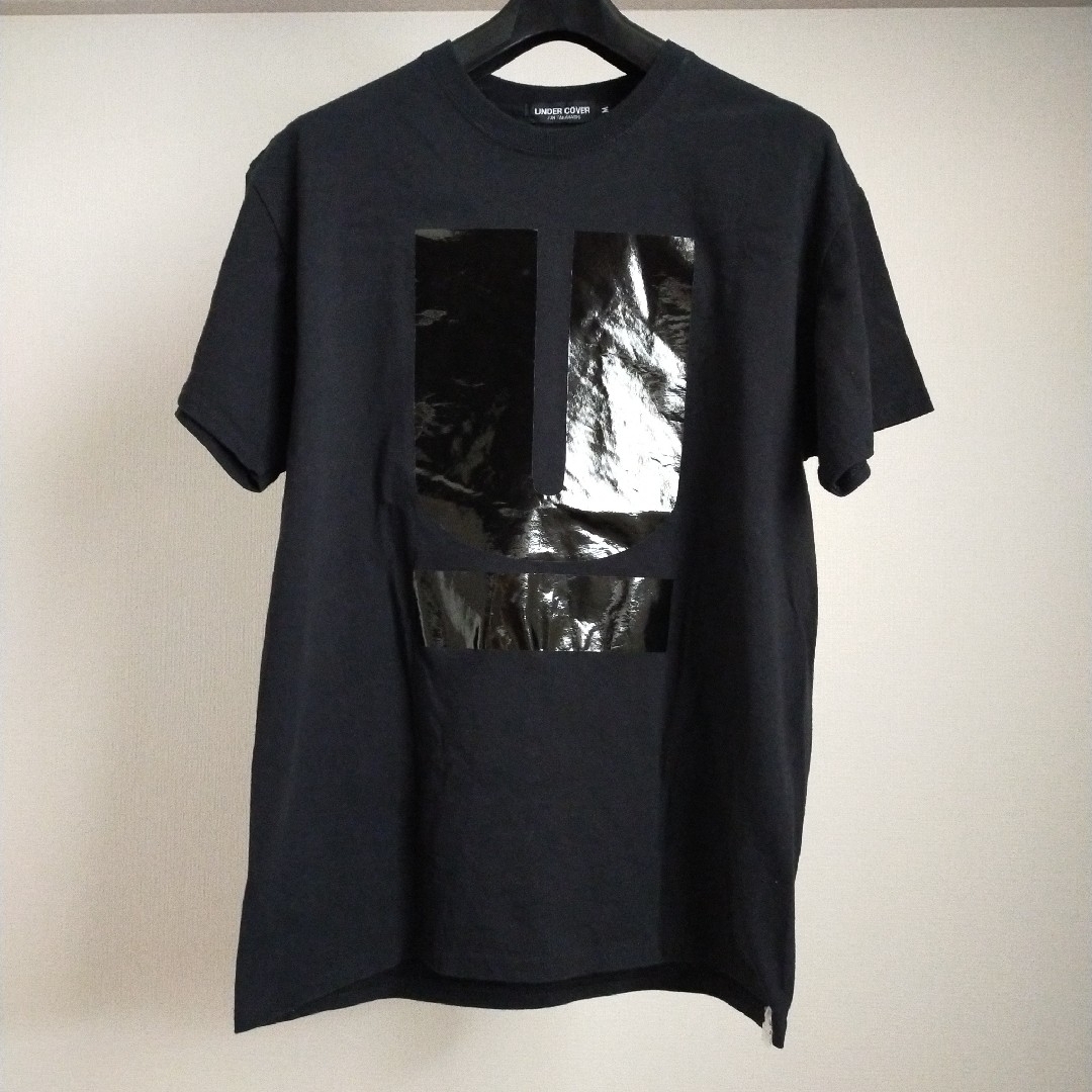 UNDERCOVER(アンダーカバー)の定番 UNDERCOVER UロゴTシャツ MAD STORE マッドストア メンズのトップス(Tシャツ/カットソー(半袖/袖なし))の商品写真