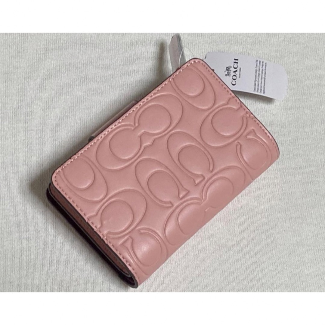 COACH(コーチ)の新品　COACH 二つ折り財布　シグネチャー　ピンク　CM241 レディースのファッション小物(財布)の商品写真