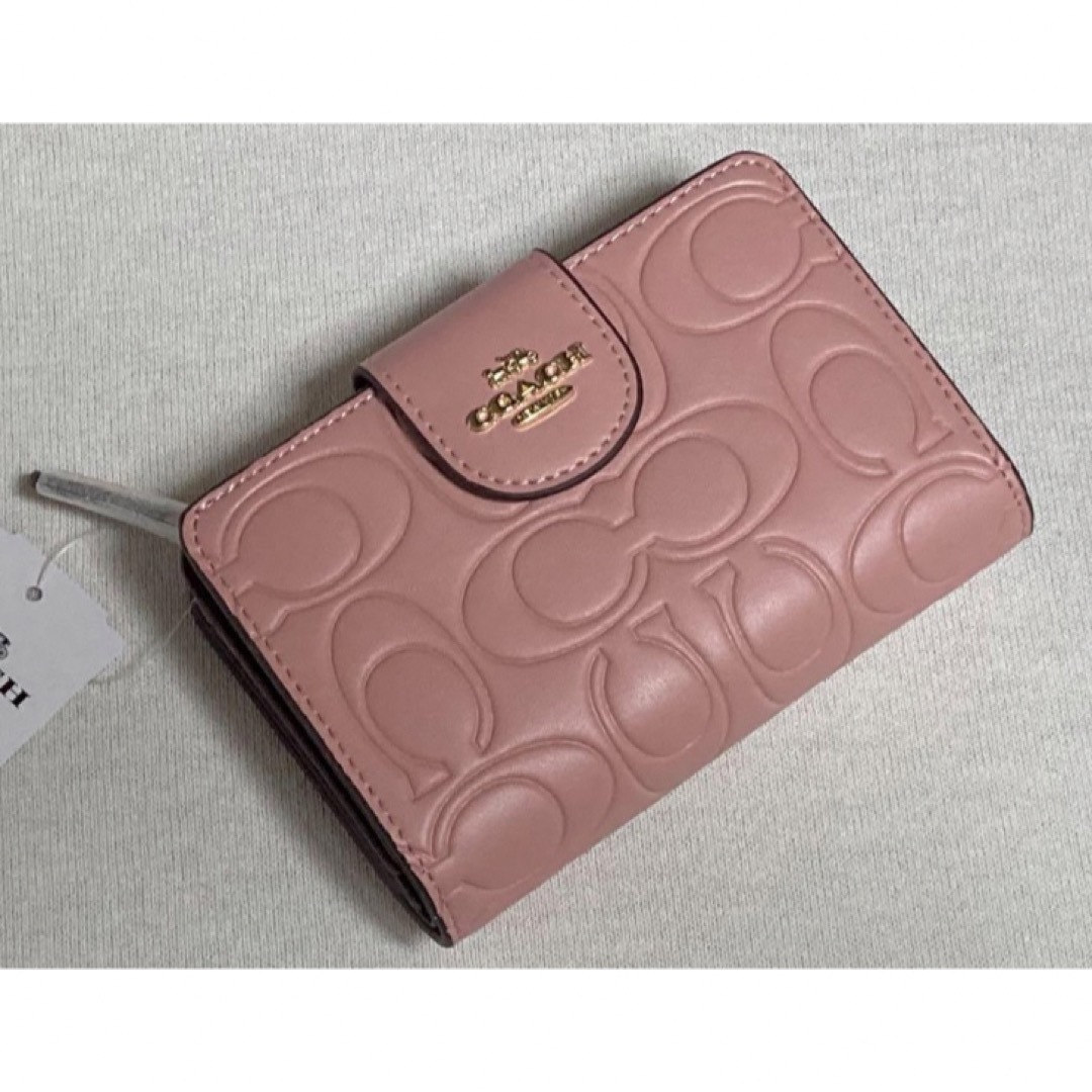 COACH(コーチ)の新品　COACH 二つ折り財布　シグネチャー　ピンク　CM241 レディースのファッション小物(財布)の商品写真