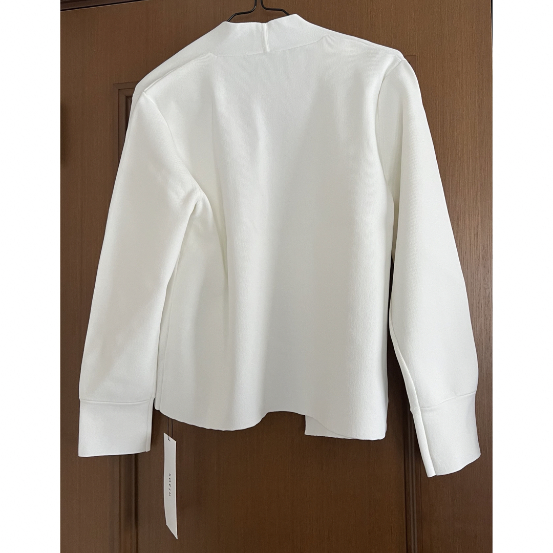 ソージュ SOEJU ショートニットジャケット ホワイト Lサイズ レディースのジャケット/アウター(ノーカラージャケット)の商品写真