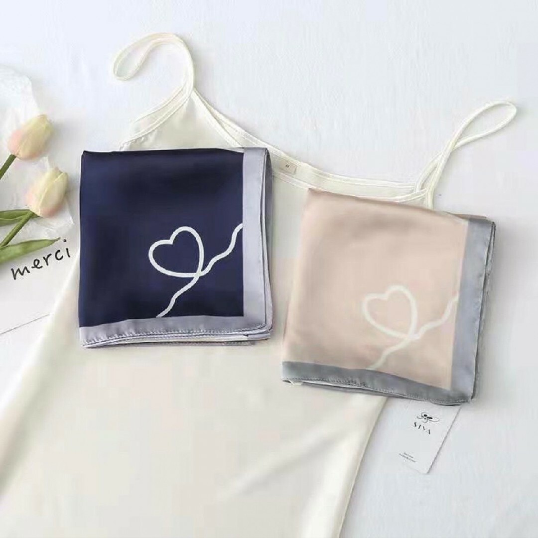 スカーフ　70×70 正方形　ネッカチーフ シルク風 バンダナ カジュアル レディースのファッション小物(バンダナ/スカーフ)の商品写真