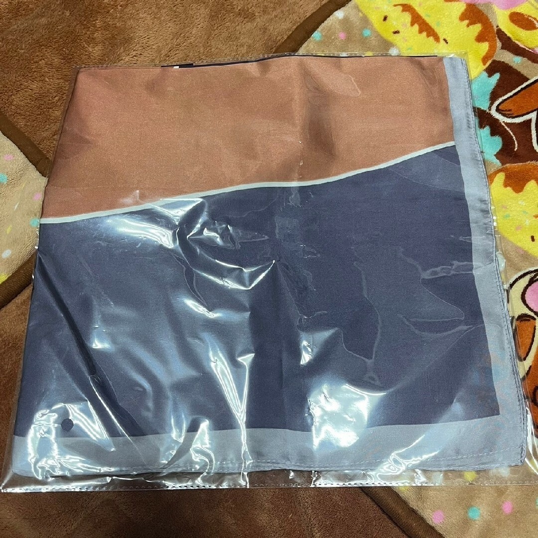 スカーフ　70×70 正方形　ネッカチーフ シルク風 バンダナ カジュアル レディースのファッション小物(バンダナ/スカーフ)の商品写真