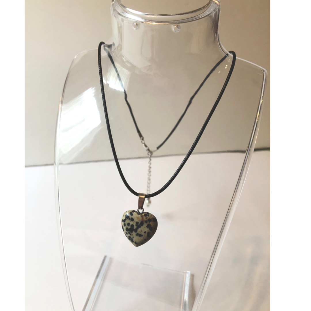 天然石　ダルメシアン模様　ハート　ネックレス ハンドメイドのアクセサリー(ネックレス)の商品写真