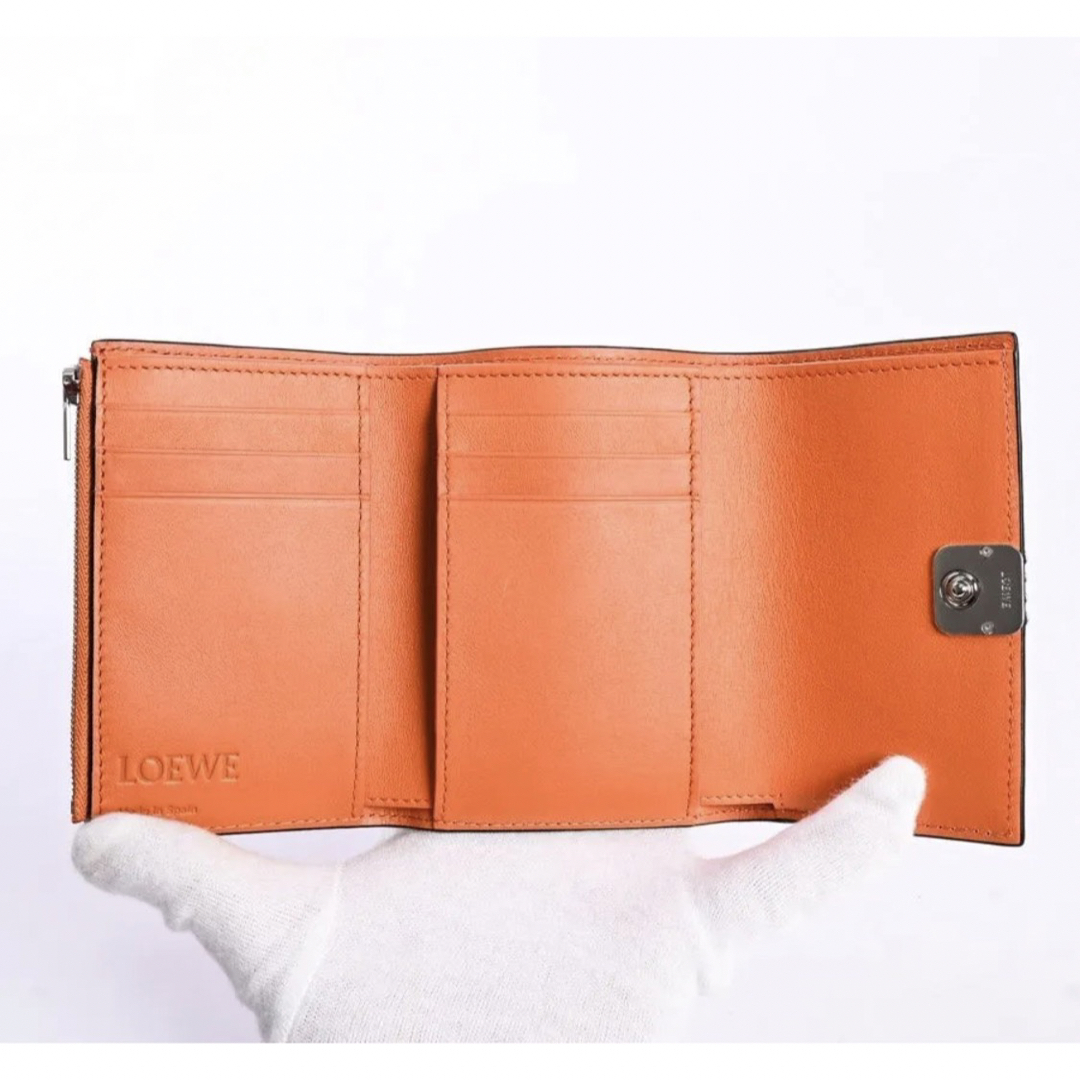 LOEWE(ロエベ)のLOEWE ロエベ レディース アナグラム コンパクト 折り財布 レディースのファッション小物(財布)の商品写真
