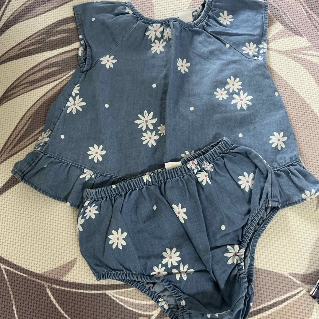 GAP(ギャップ)のGAP Baby90 セットアップ＋オーバーオール キッズ/ベビー/マタニティのキッズ服女の子用(90cm~)(Tシャツ/カットソー)の商品写真