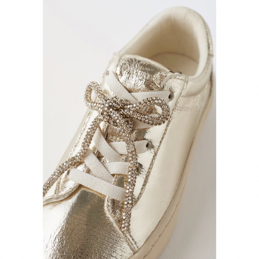 ZARA - 新品✨メタリックリボンスニーカーの通販 by ZARAKO ZARA - 新品✨メタリックリボンスニーカーの通販 by ZARAKO