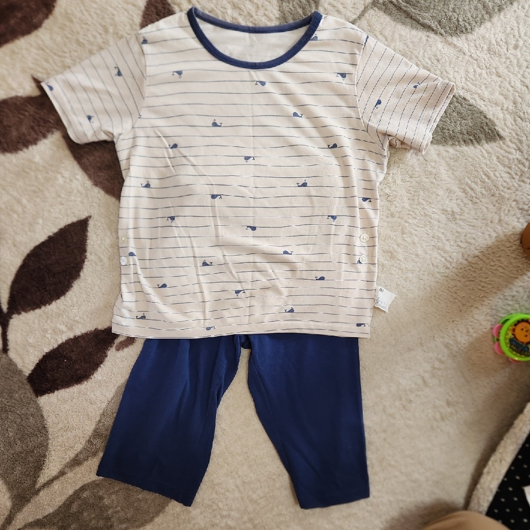 UNIQLO(ユニクロ)のUNIQLO　パジャマ　120サイズ キッズ/ベビー/マタニティのキッズ服男の子用(90cm~)(パジャマ)の商品写真